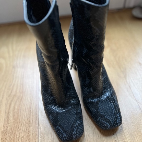 Sam Edelman Codie Snake Print Ankle Boots - Picture 5 of 6